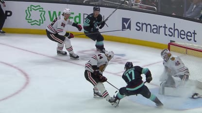 Schwartz cuts the lead in half