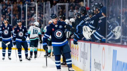 Toews nets PPG to even the score