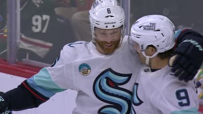 SEA@MIN: Larsson scores goal against Jesper Wallstedt