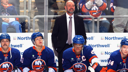Pete Deboer NYI behind bench in debut