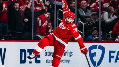 PHI@DET: Larkin scores SHG against 
Dan Vladar