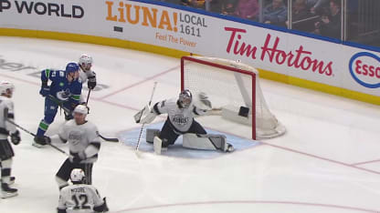 LAK@VAN: Kuemper with a great save against Brock Boeser