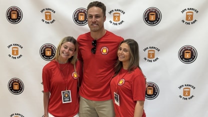Anders Lee with girls at Kan Jam