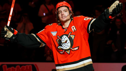 Leo Carlsson signs 5 years with Ducks