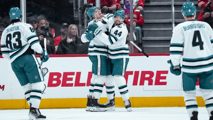 Red Wings, Sharks explode in 2nd