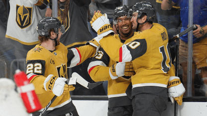 Las 16 atajadas de Hill le dan a los Golden Knights una victoria de 5-0 contra los Flames