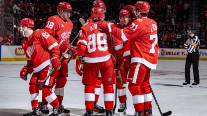 Kane tangerar Modano