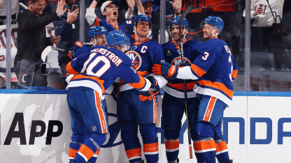 Holmström avgör sent för Islanders