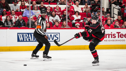 Aho karkaa läpi ja ohittaa Saroksen