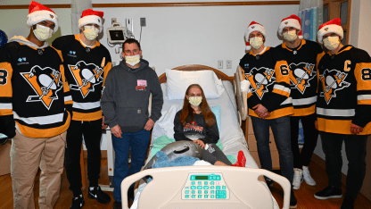 Penguins-Childrens-Hospital-Group-Photo