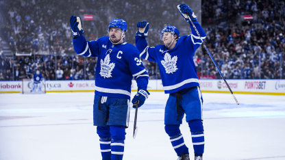 Matthews da empate a Toronto