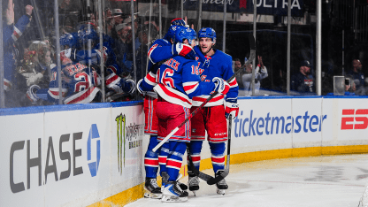 WSH@NYR: Trocheck scores goal against Charlie Lindgren