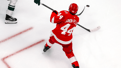 MIN@DET: Sandin Pellikka scores goal against Filip Gustavsson