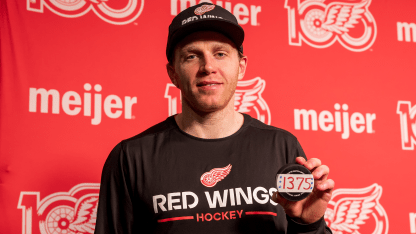 Patrick Kane reflects on special moment in passing Mike Modano