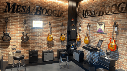 Gibson Guitar Garage postcard 3