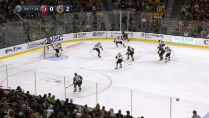 Reaves jams home rebound