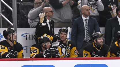 La afición celebra el hito de Crosby