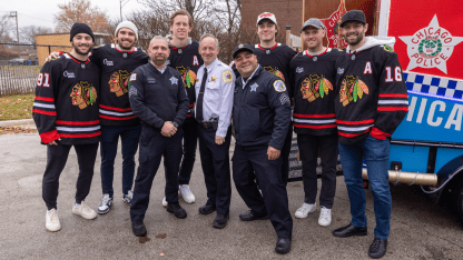 NEWS: Blackhawks Holiday Visit to Chicago Police Station