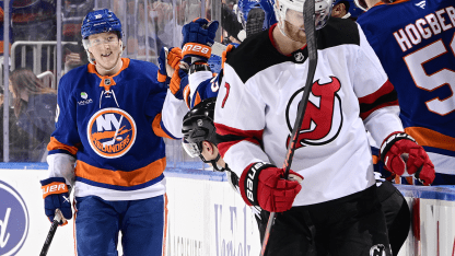 NJD@NYI: Holmstrom scores goal against Jacob Markstrom