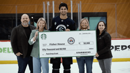 starbucks-seattle-kraken-showing-up-for-military-families-in-need-ft
