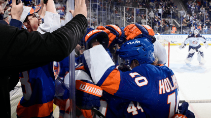 Schaefer, Holmstrom spur Islanders comeback