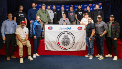 Les Canadiens rendent hommage aux militaires