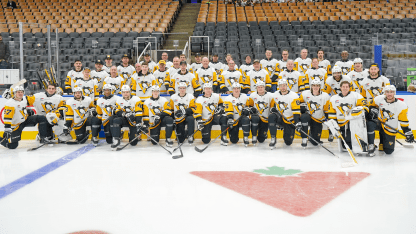 Penguins-Dads-Trip-group-photo