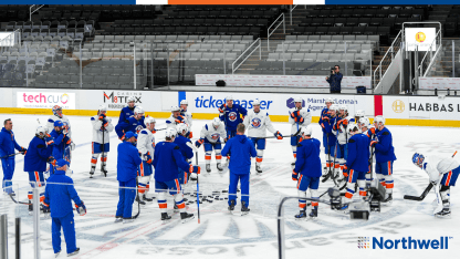 PHOTOS: Islanders Morning Skate in San Jose