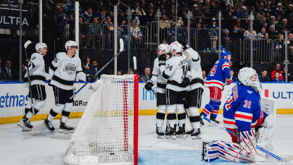 Anderson buries a rebound