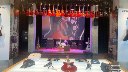 Gibson Guitar Garage postcard 2