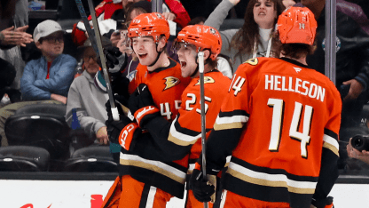 WSH@ANA: Sennecke scores goal against Logan Thompson