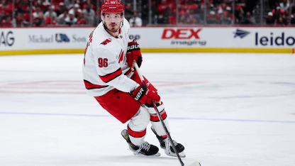 Jack Roslovic signs one-year contract with Oilers