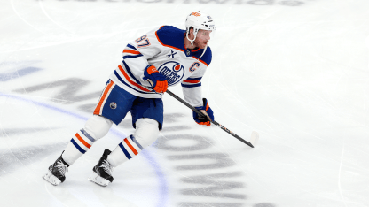 Connor McDavid skates with Edmonton for 1st time since injury