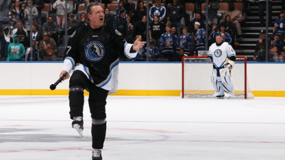 Jeremy Roenick puts on show at Hockey Hall of Fame Legends Classic