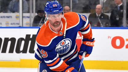Gagner_Oilers_up-close