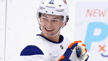Matthew Schaefer suits up for New York Islanders for 1st time
