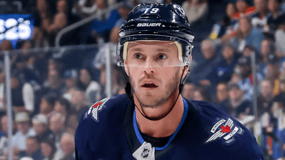 Jonathan Toews debutuje u Winnipeg Jets 