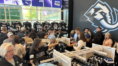 Utah_fans_buying_new_jersey