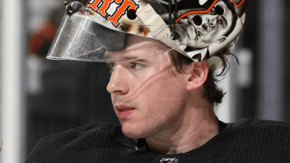 Carter Hart débuts Golden Knights