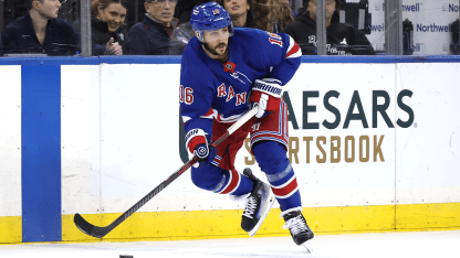 Trocheck_Rangers_moving-puck