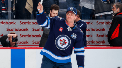 Jonathan Toews retires after 16 NHL seasons