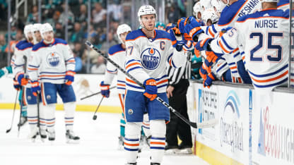 Connor McDavid closes in on Wayne Gretzky, wins it for the Oilers with  smoothest shootout goal this year