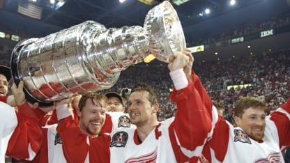 Tiny Red Wings fan wins over Joe Louis Arena crowd