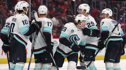 Kraken break out vs. Hurricanes, earn first win - The Rink Live