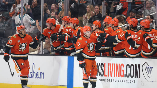 20250929_Sharks_Ducks_Robinson_0395