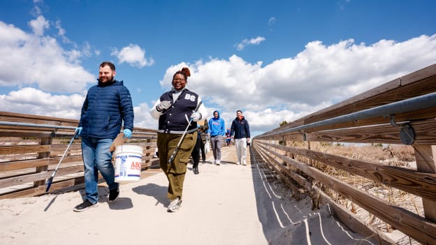 20260407_BeachCleanUp-13