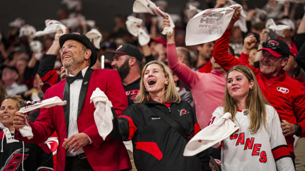 12_250429_CARvsNJD_RD1_GM5_JL104408