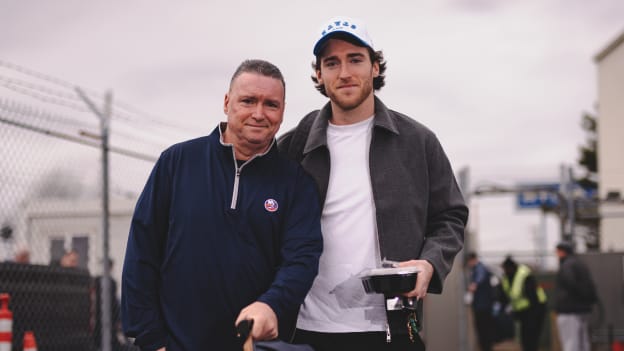 20251205_PLANEARRIVALS_DADSTRIP_16x9-6