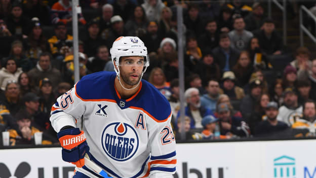 Edmonton Oilers v Boston Bruins