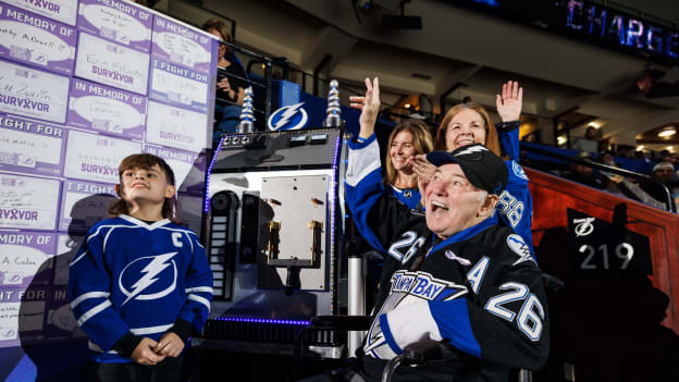 251123TBLvsPHI_HockeyFightsCancer208cbl